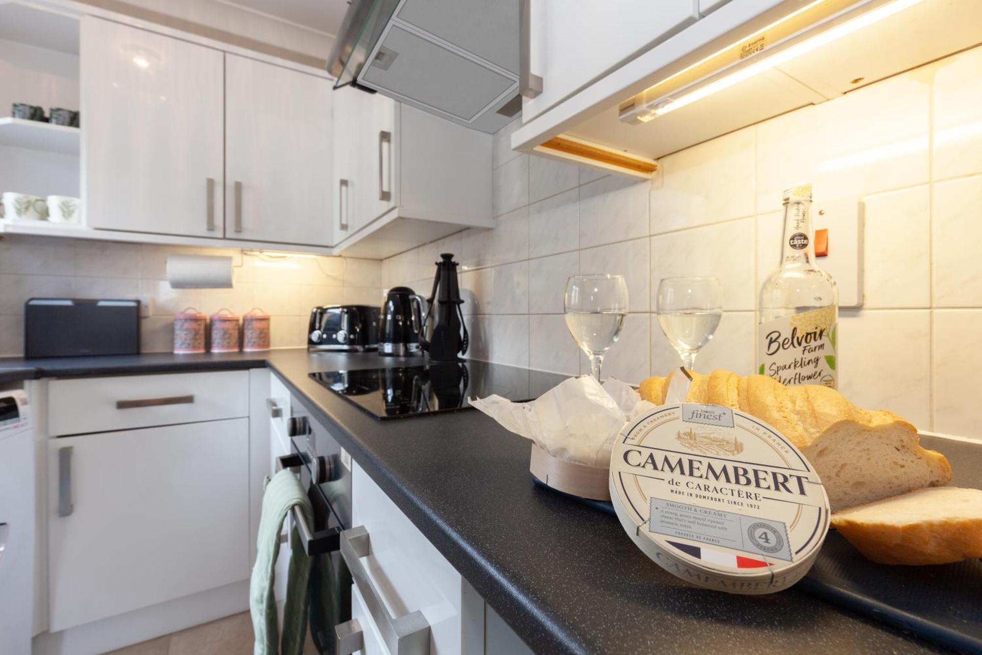 A Gem Nestled In The Heart Of Oxford With Parking! Apartment Bagian luar foto